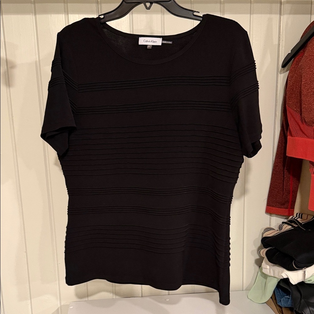 Calvin Klein Women's Textured Black Tee